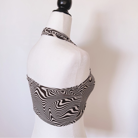 H&M Zebra stripes tank top. Elastic stripes. 99%new condition. - Picture 7 of 8